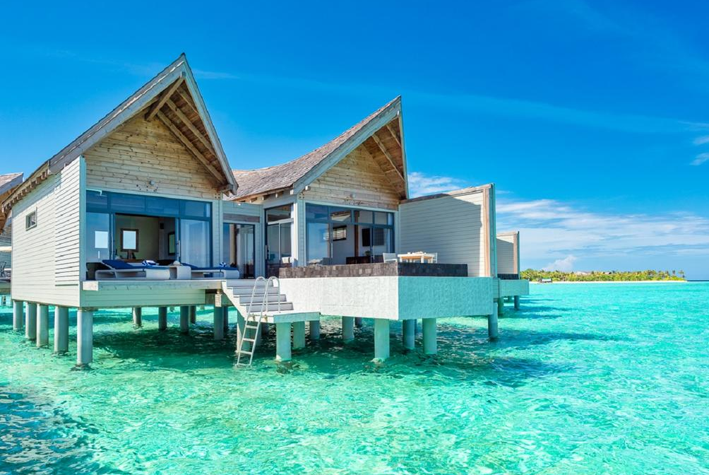 房型内部设施图片参考，如无边泳池与电视及音响， 水上泳池别墅（海景）-Overwater Pool Villa Ocean maldievs(莫凡彼|瑞享岛 Movenpick Resort Kuredhivaru Maldives) 