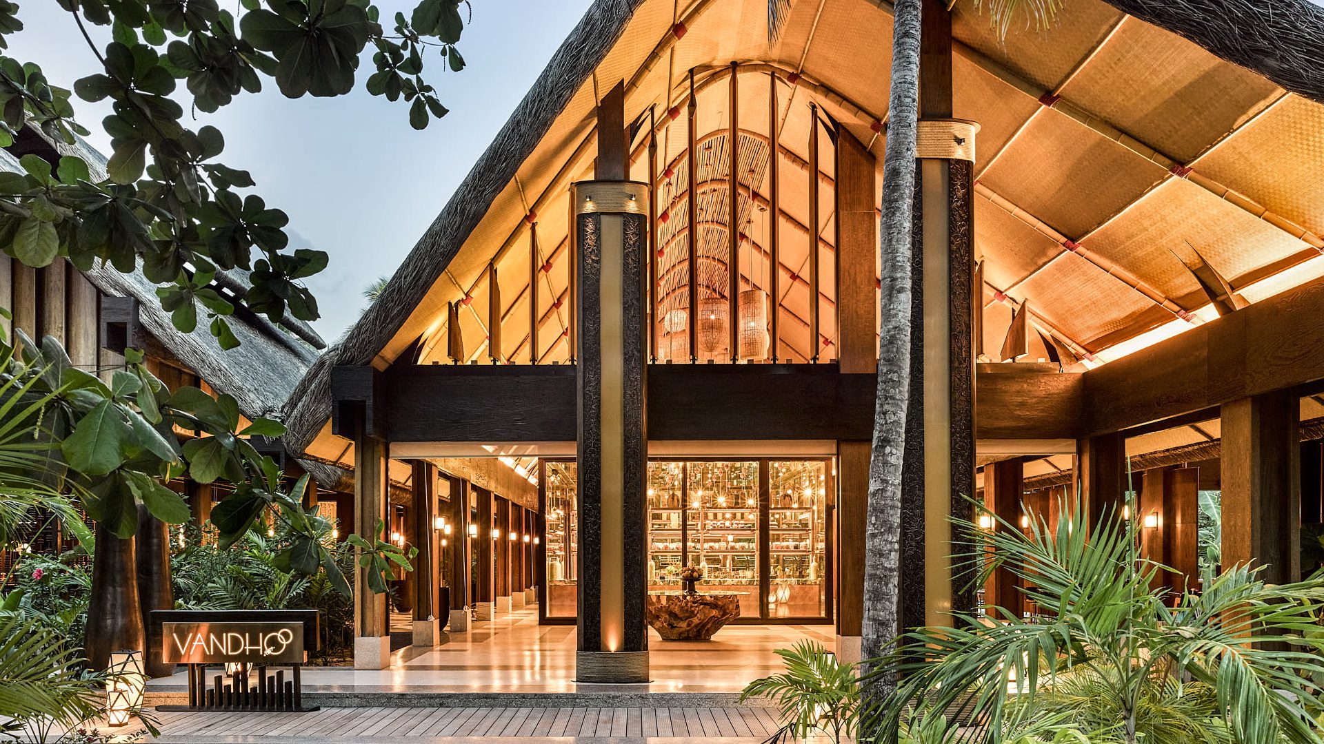 娇丽岛 Joali Maldives,dining时间( 全天候 )美食攻略 Vandhoo（主餐厅） ，方便大家选岛（海岸线假期一级代理提供），海岛马尔代夫maldives