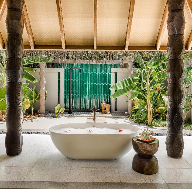 房型内部设施图片参考，如无边泳池与电视及音响， 海滩泳池别墅-Beach Villa With Pool maldievs(娇丽岛 Joali Maldives) 