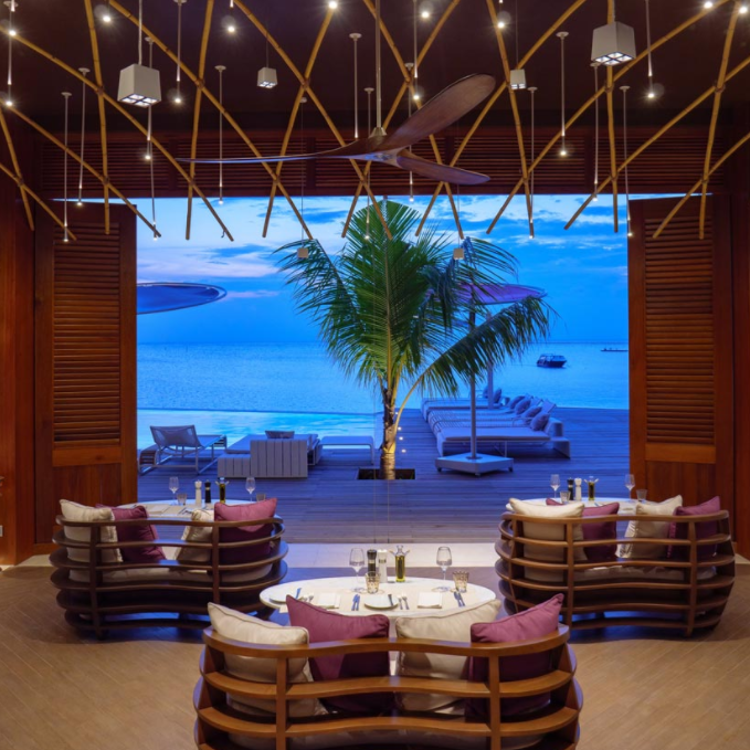 卓美亚岛 Jumeirah Maldives Ohahali Island,dining时间( 07:00-10:30，12:00-15:30，18:30-22:30 )美食攻略 主餐厅--Glow Restaurant ，方便大家选岛（海岸线假期一级代理提供），海岛马尔代夫maldives