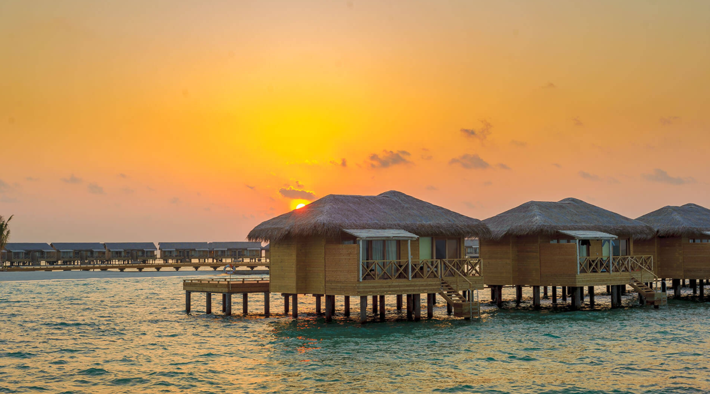 房型内部设施图片参考，如无边泳池与电视及音响， Aqua Suite-水上套房  maldievs(你与我 You & Me by Cocoon Maldives) 