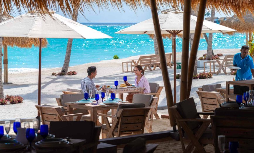 海滩烧烤餐厅 --Beach Grill Restaurant dining美食的图片集（ 国际美食 ），印度洋三大明珠马尔代夫,翡翠岛 Emerald Maldives Resort and Spa