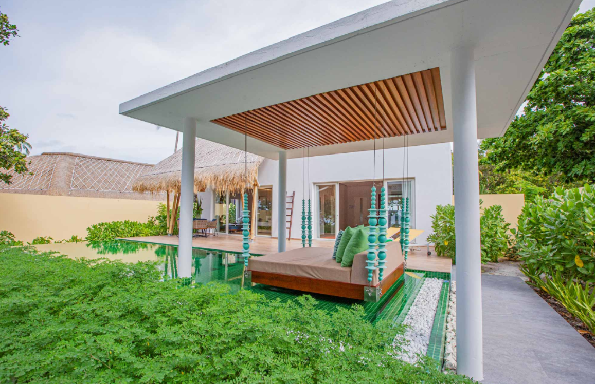 房型内部设施图片参考，如无边泳池与电视及音响， Superior Beach Villa with Pool-高级沙滩泳池别墅  maldievs(翡翠岛 Emerald Maldives Resort and Spa) 