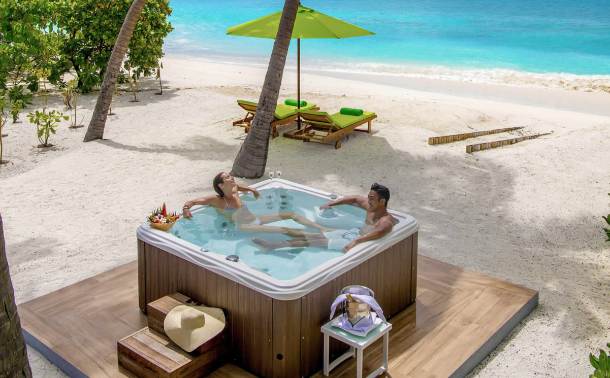 Jacuzzi Beach Villa-按摩浴缸海滩别墅  房型图片及房间装修风格(翡翠岛 Emerald Maldives Resort and Spa)海岛马尔代夫 