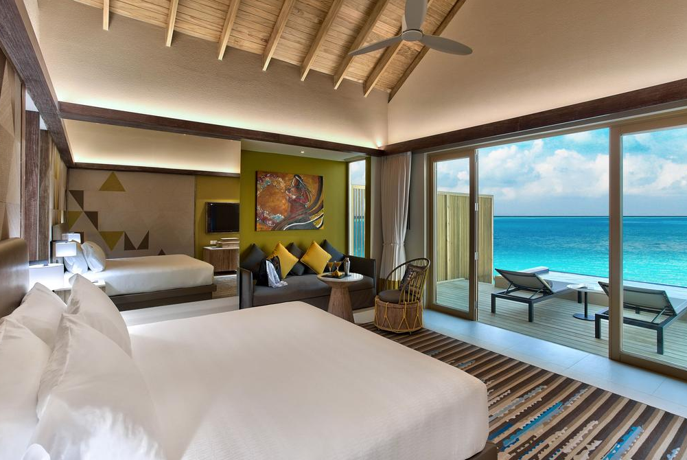 房型内部设施图片参考，如无边泳池与电视及音响， 白金水上泳池别墅-Platinum Overwater Pool Villa maldievs(硬石酒店 HARD ROCK HOTEL MALDIVES) 