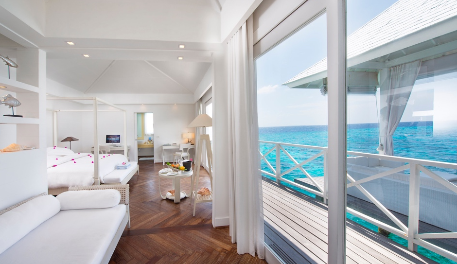 房型内部设施图片参考，如无边泳池与电视及音响， JACUZZI WATER VILLAS-按摩水上别墅 maldievs(钻石泰达芙士岛 Diamonds Thudufushi) 