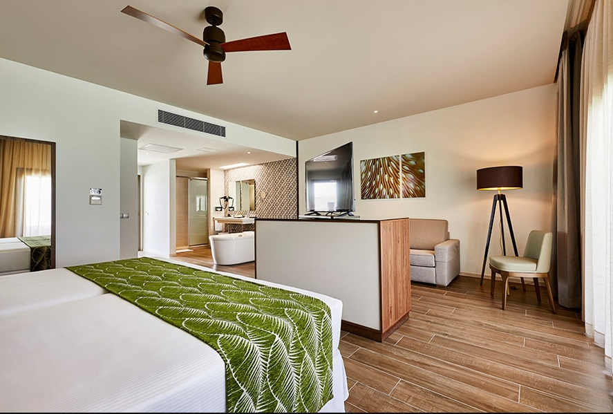 Overwater Superior Junior Suite-豪华水上套房 房型图片及房间装修风格(悦宜湾珊瑚岛酒店 Hotel Riu Atoll)海岛马尔代夫 