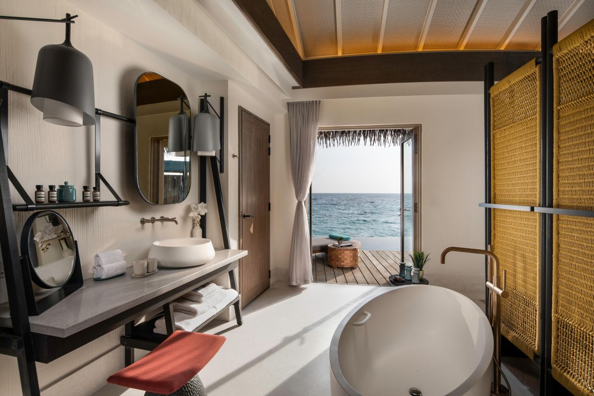 房型内部设施图片参考,如无边泳池与电视及音响, Sunrise Overwater Pool Villa-日出水上泳池别墅 maldievs(洲际酒店(ihg) InterContinental Maldives Maamunagau Resort)