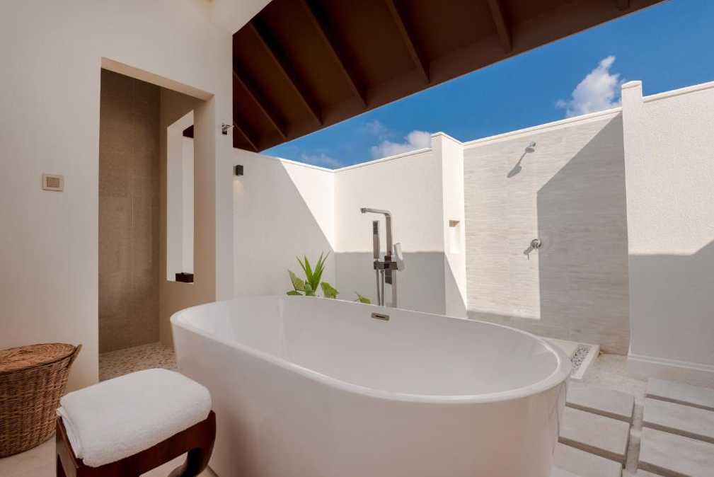 沙滩别墅-Beach Villa 房型图片及房间装修风格(瓦露岛 VARU BY ATMOSPHERE)海岛马尔代夫 