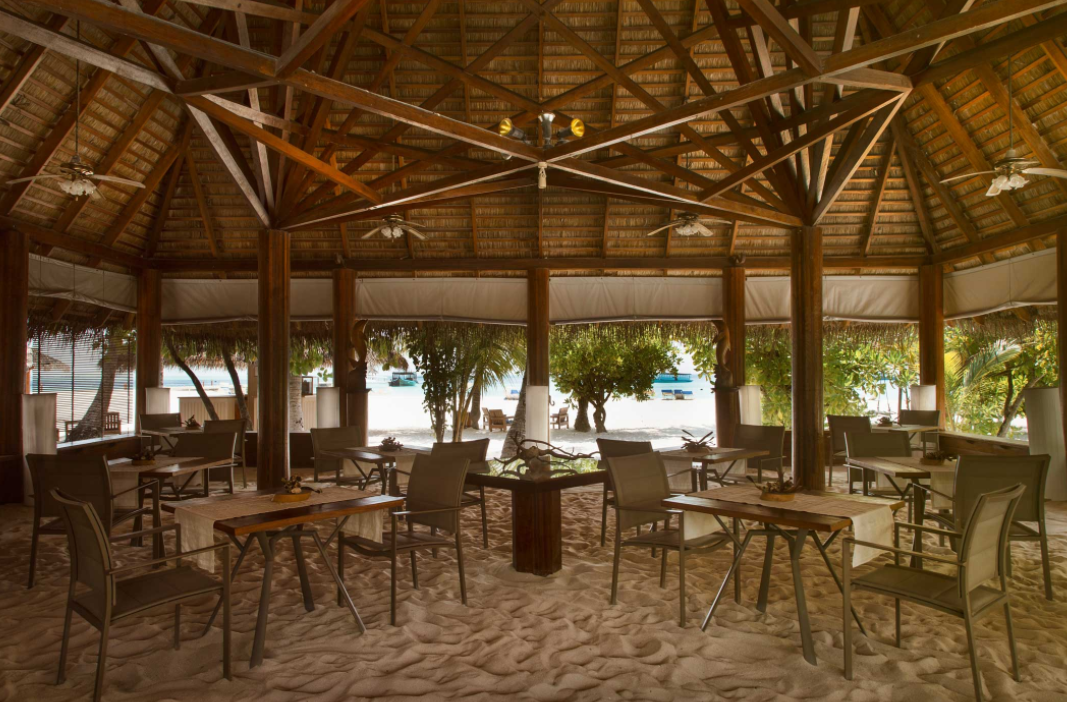 安利玛莎 Alimatha Aquatic Resort ,dining时间( 全天 )美食攻略 BEACH RESTAURANT ，方便大家选岛（海岸线假期一级代理提供），海岛马尔代夫maldives