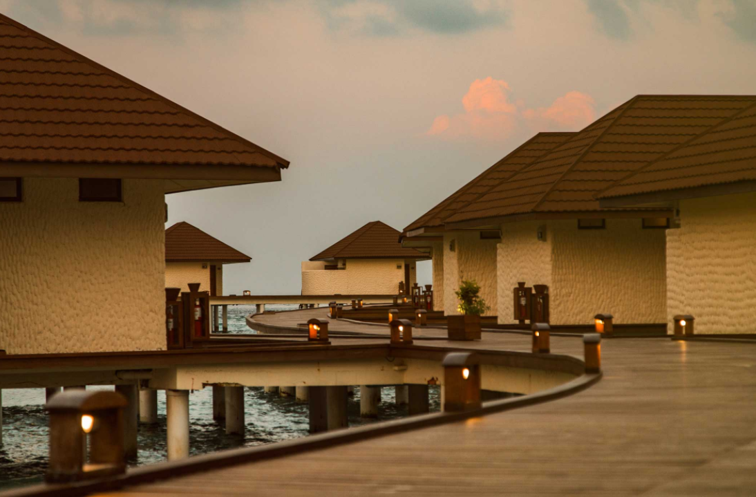 房型内部设施图片参考，如无边泳池与电视及音响， 水上别墅-WATER VILLA maldievs(安利玛莎 Alimatha Aquatic Resort ) 