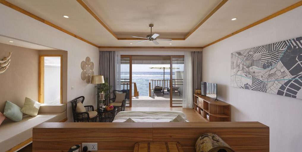 房型内部设施图片参考，如无边泳池与电视及音响， Water Villa-水上别墅 maldievs(布伦尼亚岛 Brennia Kottefaru Resort  Spa Maldives) 