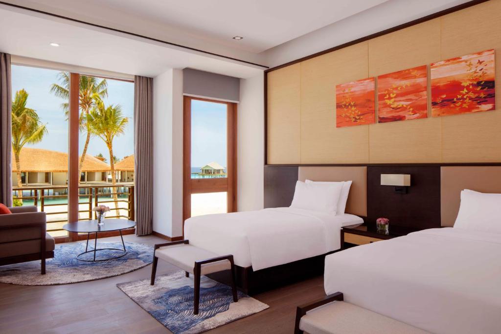 Three bedroom family beach pool villa-三卧室家庭海滩泳池别墅 房型图片及房间装修风格(丽笙度假酒店 Radisson Blu Resort Maldive)海岛马尔代夫 