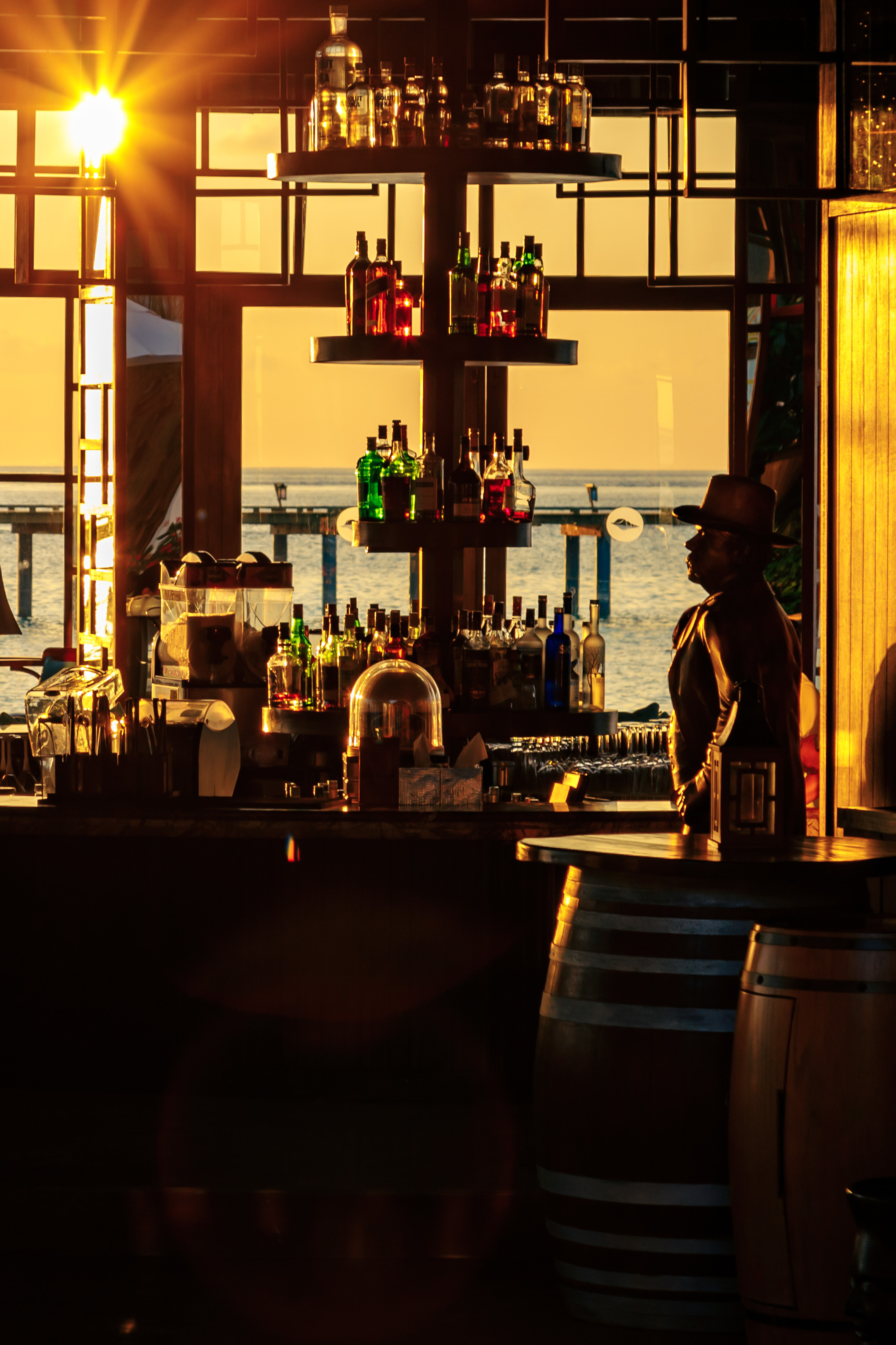 奥臻瑞泽铂丽富士--Ozen Reserve Bolifushi Ozen Reserve Bolifushi,dining时间( 10:00 - 24:00 )美食攻略 OZAR--酒吧 ,方便大家选岛(海岸线假期一级代理提供),海岛马尔代夫maldives
