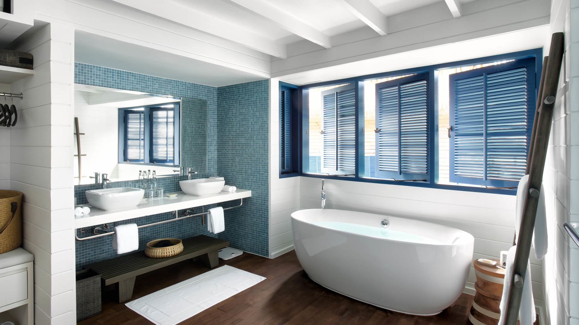 房型内部设施图片参考，如无边泳池与电视及音响， 多尼阁楼水上别墅-Dhoni Loft Water Villa maldievs(可可亚岛 Cocoa Maldives) 