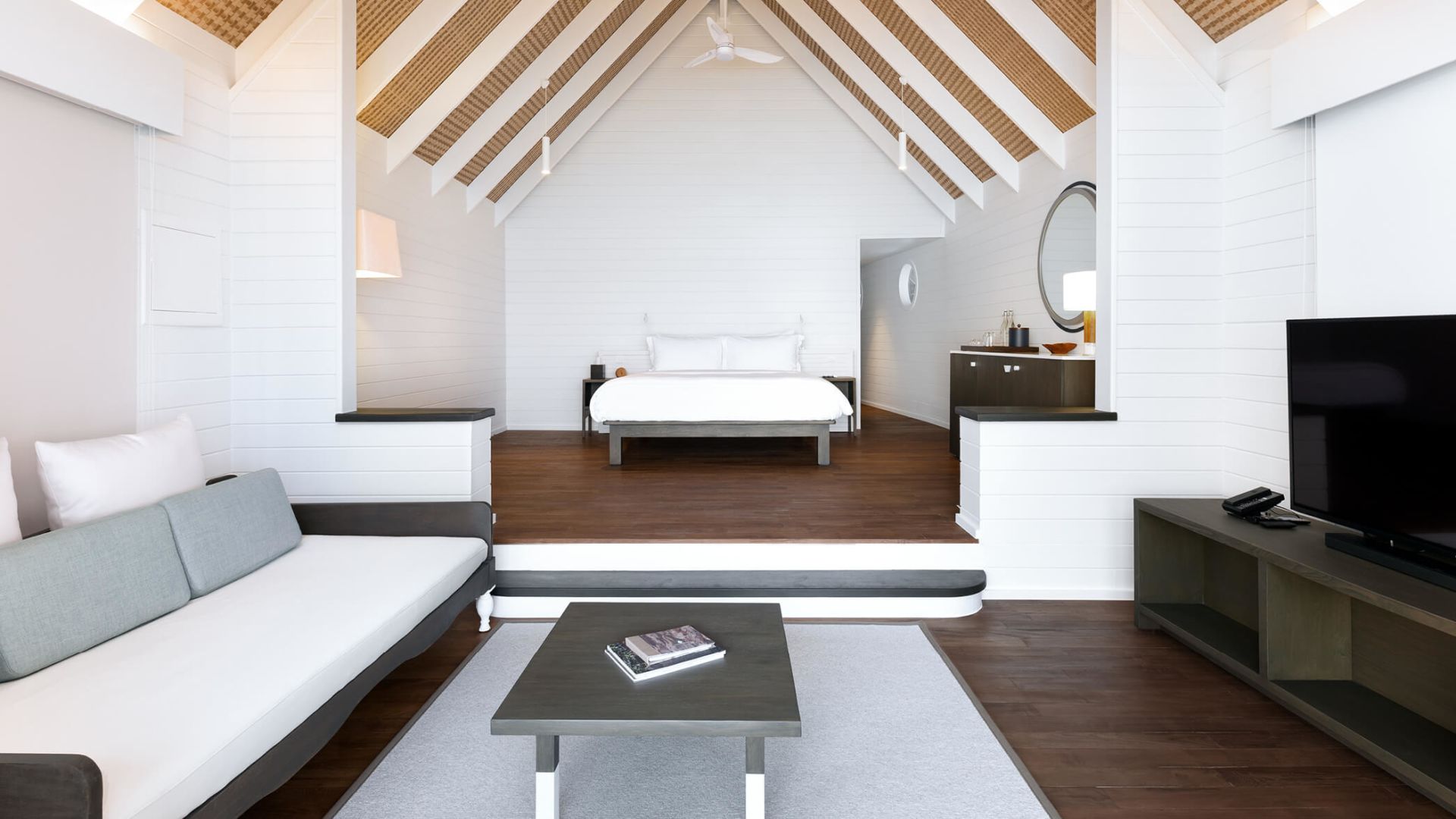 房型内部设施图片参考，如无边泳池与电视及音响， 多尼水上别墅-Dhoni Water Villa maldievs(可可亚岛 Cocoa Maldives) 