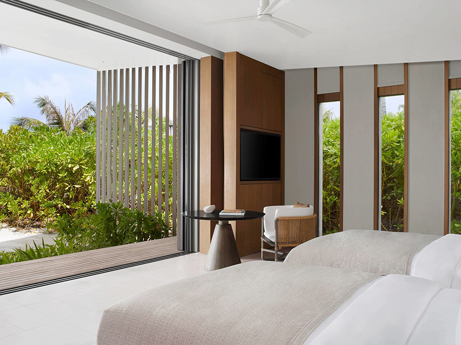 房型内部设施图片参考，如无边泳池与电视及音响， Two Bedroom Beach Pool Villa-双卧室沙滩泳池别墅  maldievs(丽思卡尔顿 The Ritz Carlton Maldives) 