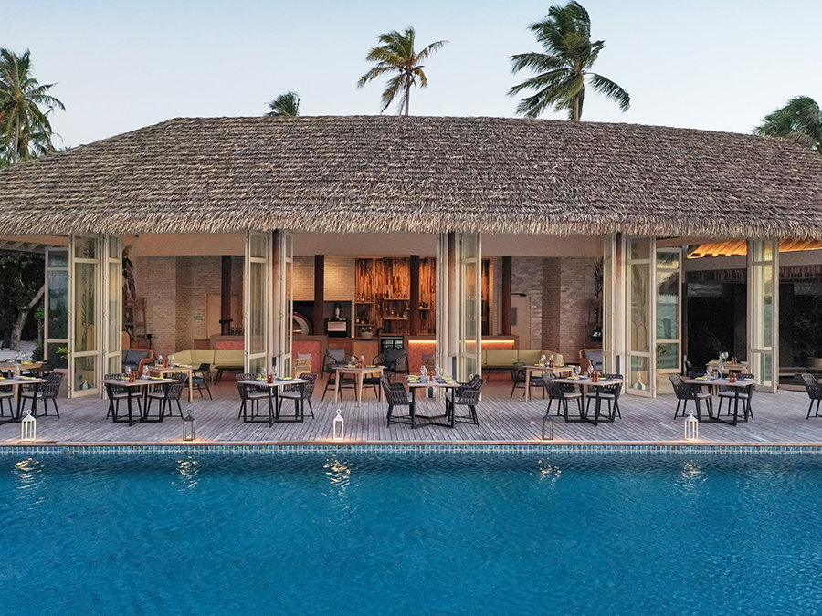 艾美酒店 Le Meridien Maldives Resort & Spa,dining时间( 午餐:10:00-17:00
				
					晚餐:17:00-23:00 )美食攻略 维拉餐吧 --Velaa Bar + Grill ,方便大家选岛(海岸线假期一级代理提供),海岛马尔代夫maldives