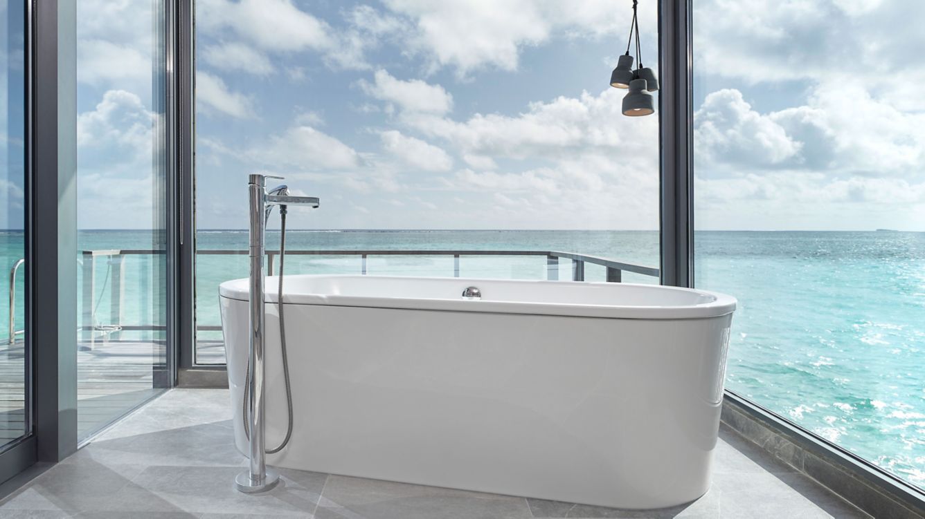 房型内部设施图片参考，如无边泳池与电视及音响， Lagoon Villa-泻湖别墅  maldievs(艾美酒店 Le Meridien Maldives Resort & Spa) 