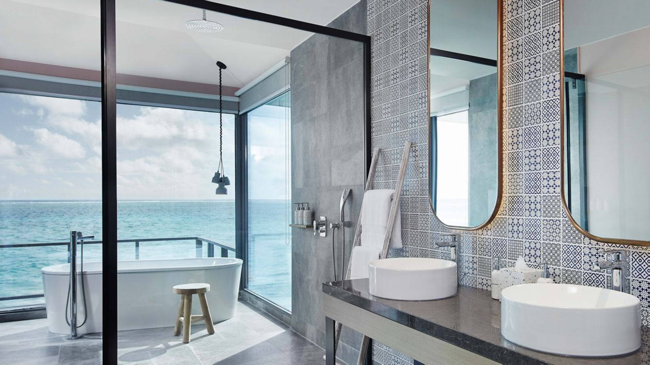 房型内部设施图片参考，如无边泳池与电视及音响， Sunrise Overwater Villa-日出水上别墅  maldievs(艾美酒店 Le Meridien Maldives Resort & Spa) 