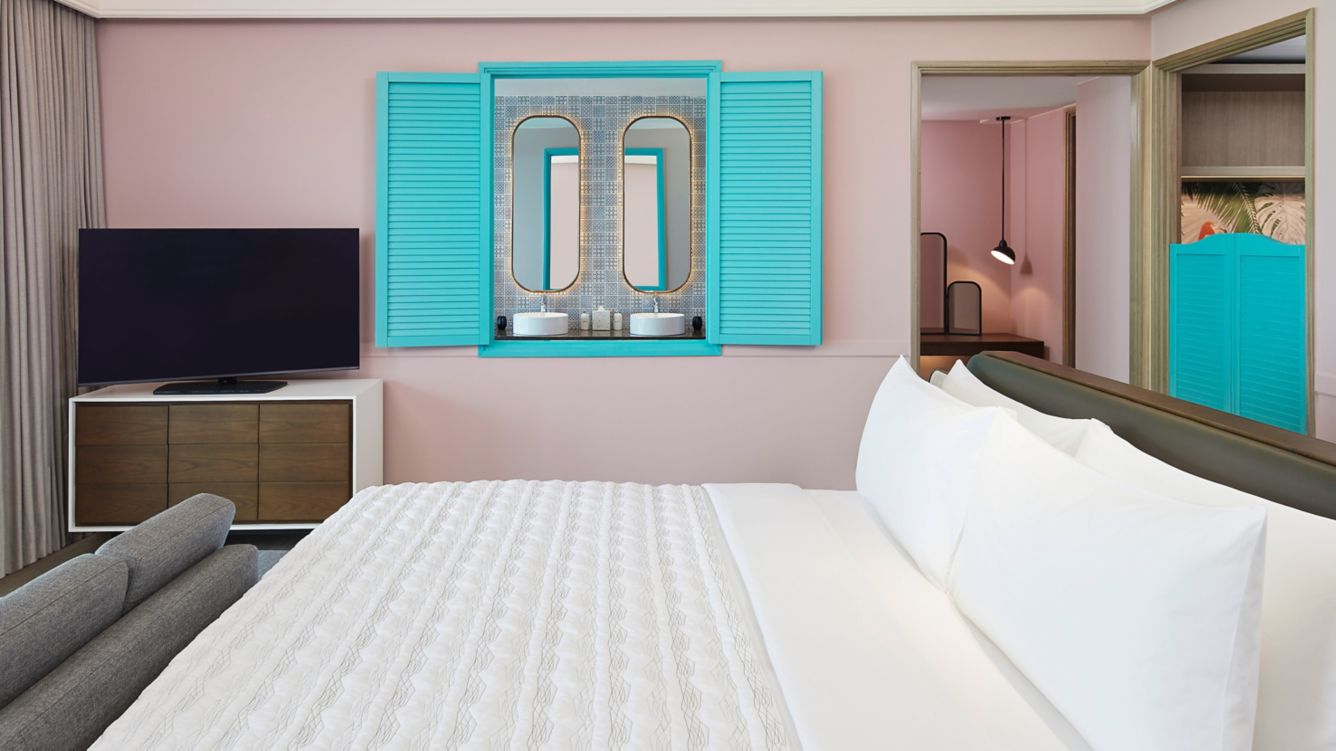 房型内部设施图片参考，如无边泳池与电视及音响， Sunset Overwater Villa-日落水上别墅  maldievs(艾美酒店 Le Meridien Maldives Resort & Spa) 