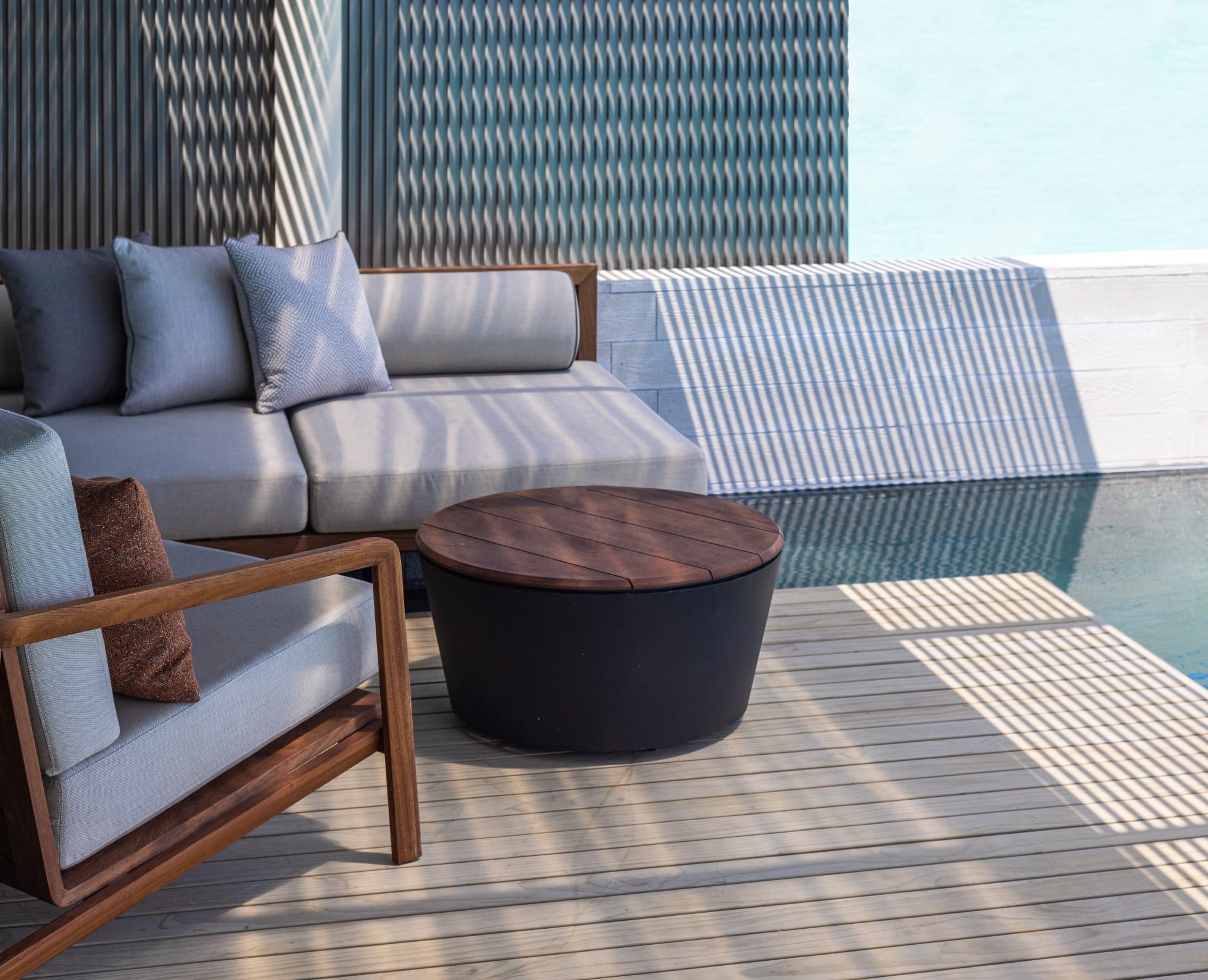 房型内部设施图片参考，如无边泳池与电视及音响， Sunrise Water Villa -日出水上别墅 maldievs(阿丽拉科泰法鲁岛 Alila Kothaifaru Maldives) 