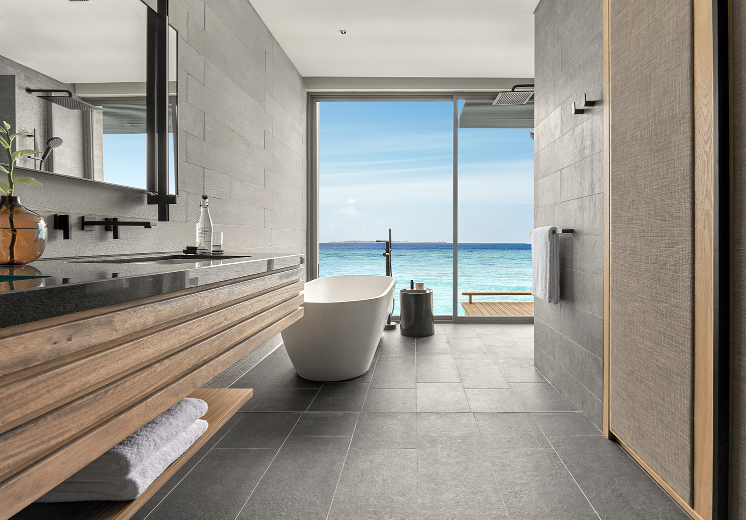 房型内部设施图片参考，如无边泳池与电视及音响， Sunset Water Villa-日落水上别墅 maldievs(阿丽拉科泰法鲁岛 Alila Kothaifaru Maldives) 