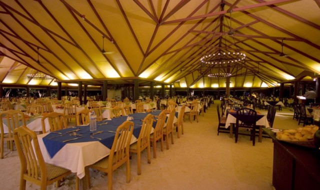 Banyan Restaurant（主餐厅） dining美食的图片集（ 马尔代夫西式菜肴 ），印度洋三大明珠马尔代夫,白金岛|大劳力士岛 Adaraan Hudhuranfushi