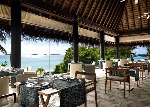 Manzaru Pool Bar(池畔餐吧) dining美食的图片集( 白天地中海菜肴,晚餐意大利美食 ),印度洋三大明珠马尔代夫,AKV岛|安娜塔拉-吉哈瓦岛 Anantara Kihavah Villas