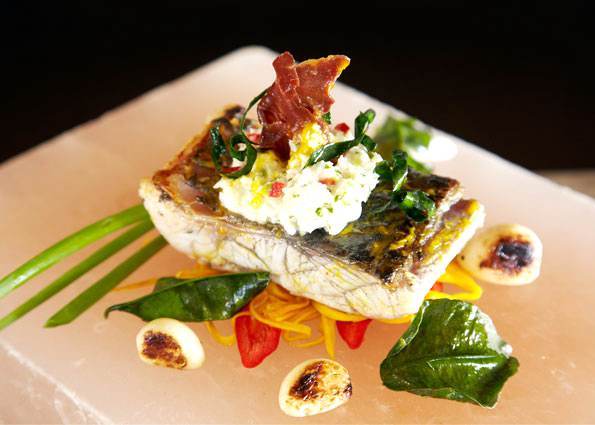 AKV岛|安娜塔拉-吉哈瓦岛 Anantara Kihavah Villas,dining时间( 18:00 - 22:00 )美食攻略 Salt Restaurant(盐焗餐厅) ,方便大家选岛(海岸线假期一级代理提供),海岛马尔代夫maldives