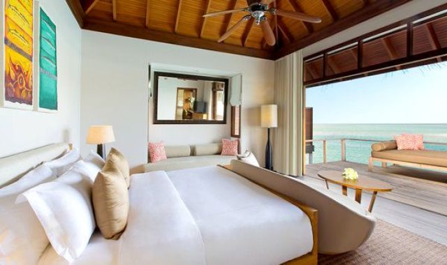 豪华水上度假屋-Deluxe Over Water Bungalow 房型图片及房间装修风格(薇莉岛(安娜塔拉) Anantara Veli)海岛马尔代夫