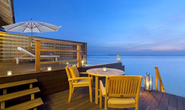豪华水上泳池度假屋-Deluxe Over Water Pool Bungalow 房型图片及房间装修风格(薇莉岛(安娜塔拉) Anantara Veli)海岛马尔代夫