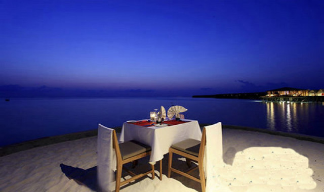 Waves Pool Bar dining美食的图片集（ 小吃、点心、热带饮料 ），印度洋三大明珠马尔代夫,国王岛(圣塔拉富士) Centara Ras Fushi