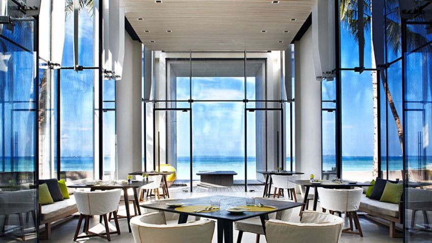 白马庄园 Cheval Blanc Randheli,dining时间( 7:00- 11:00，12:00至4:00，19:00至22:30 )美食攻略 The White（印度洋餐厅） ，方便大家选岛（海岸线假期一级代理提供），海岛马尔代夫maldives