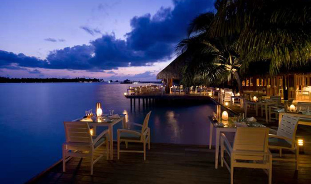 Vilu Restaurant（地中海餐厅） dining美食的图片集（ 地中海美食（马哈鱼、龙虾和香槟） ），印度洋三大明珠马尔代夫,港丽|希尔顿·康莱德 Conrad Maldives Rangali