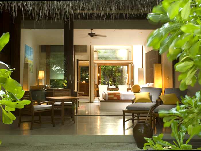 房型内部设施图片参考，如无边泳池与电视及音响， 沙滩别墅-Beach Villa maldievs(港丽|希尔顿·康莱德 Conrad Maldives Rangali) 