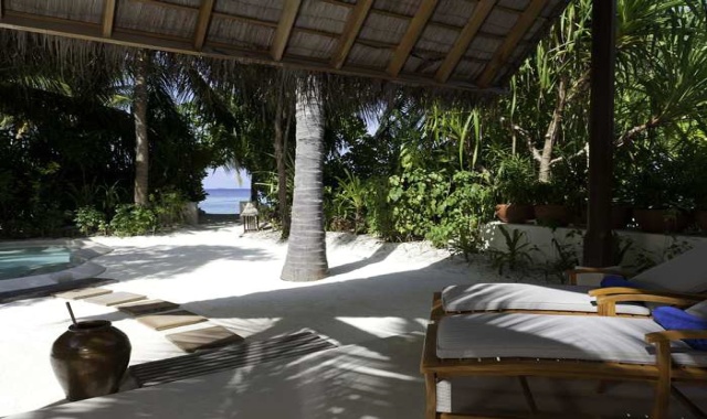 房型内部设施图片参考，如无边泳池与电视及音响， 豪华沙滩别墅-Deluxe Beach Villa maldievs(港丽|希尔顿·康莱德 Conrad Maldives Rangali) 