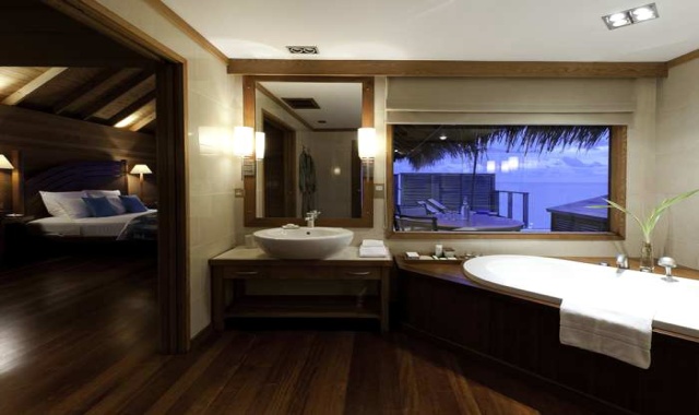 高级水上别墅-Superior Water Villa 房型图片及房间装修风格(港丽|希尔顿·康莱德 Conrad Maldives Rangali)海岛马尔代夫 