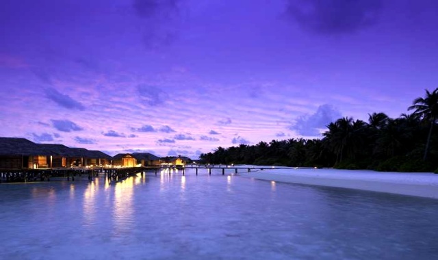 房型内部设施图片参考，如无边泳池与电视及音响， 高级水上别墅-Superior Water Villa maldievs(港丽|希尔顿·康莱德 Conrad Maldives Rangali) 