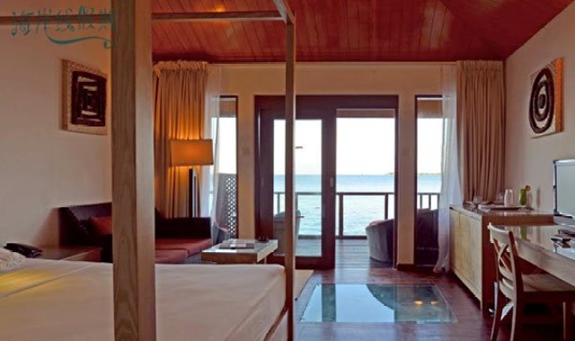 房型内部设施图片参考，如无边泳池与电视及音响， 水上屋-Water Bungalow maldievs(艾布度|茵布度|宜宝岛 Embudu Village Maldives) 