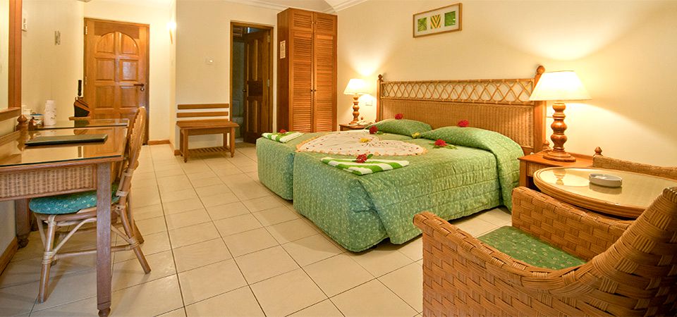经典客房-CLassic Rooms 房型图片及房间装修风格(菲哈后岛 Fihalhohi Island Resort)海岛马尔代夫 
