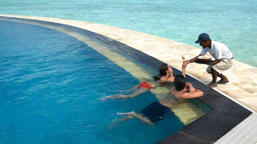 Poolside Bar（池畔酒吧） dining美食的图片集（ 烧烤海鲜和鲜美肉食 ），印度洋三大明珠马尔代夫,小四季|四季库达呼拉 Fourseasons Kuda