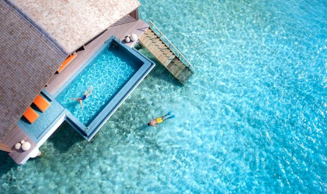 房型内部设施图片参考，如无边泳池与电视及音响， 日出水上屋-Sunrise Lagoon Villa maldievs(妃诺岛|翡诺岛 ClubMed Finolhu Villas) 