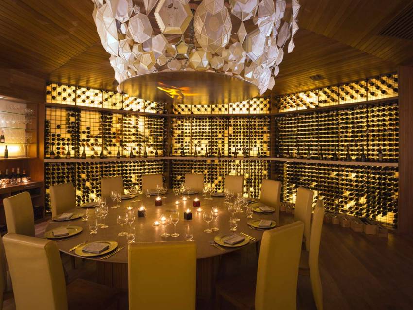 芙花芬岛|胡花芬 Huvafen Fushi,dining时间( 19:30开始 )美食攻略 Vinum Wine（地下酒吧） ，方便大家选岛（海岸线假期一级代理提供），海岛马尔代夫maldives