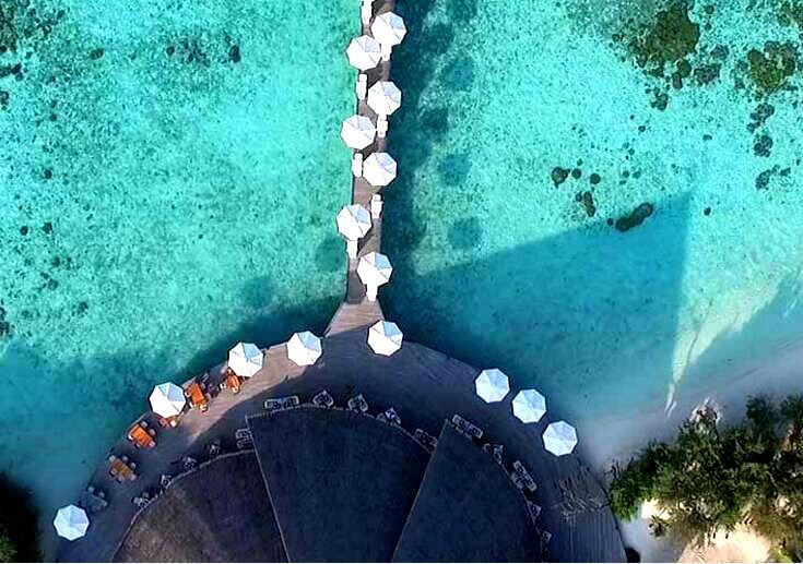 神仙珊瑚岛 Island Hideaway at Dhonakulhi,dining时间( 全天候 )美食攻略 Matheefaru Restaurant Matheefaru--日落泳池咖啡馆主餐厅 ，方便大家选岛（海岸线假期一级代理提供），海岛马尔代夫maldives