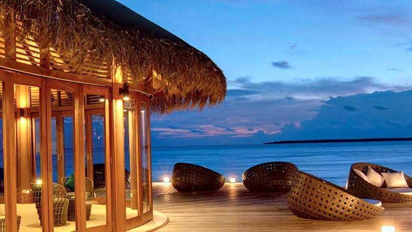 神仙珊瑚岛 Island Hideaway at Dhonakulhi,dining时间( 晚间 )美食攻略 Meeru Bar & Grill Meeru--日落泳池咖啡馆蜜月酒吧&烧烤 ,方便大家选岛(海岸线假期一级代理提供),海岛马尔代夫maldives