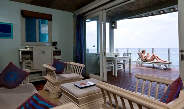 房型内部设施图片参考，如无边泳池与电视及音响， 海洋别墅-Ocean Villas maldievs((J岛)月桂岛 J Resort Alidhoo) 