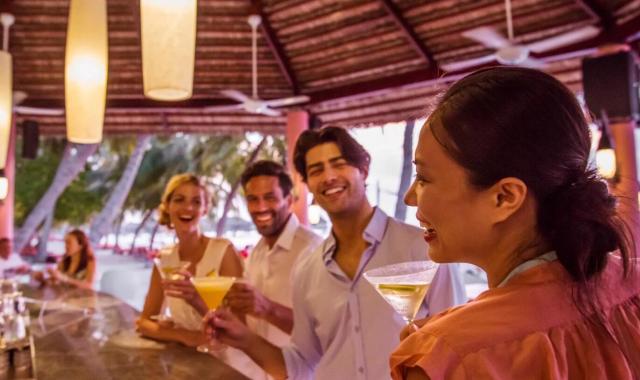 Le Sunset酒吧 dining美食的图片集（ 手抓食物 ），印度洋三大明珠马尔代夫,卡尼岛 Club Med Kani