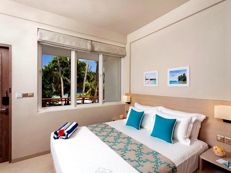 房型内部设施图片参考，如无边泳池与电视及音响， 高级沙屋-Superior room maldievs(小班度士(库达) Malahini Kuda Bandos) 