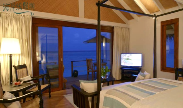 房型内部设施图片参考，如无边泳池与电视及音响， 日出/日落海景别墅-Ocean Villa Sunrise/Sunset maldievs(洛马 Loama Maldives) 